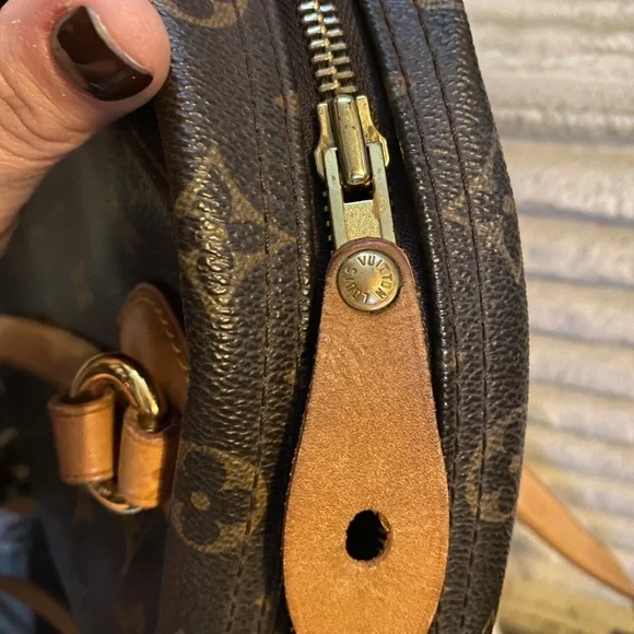 Louis Vuitton Montorgueil PM Monogram Canvas Shoulder Bag - Picture 6 of 8